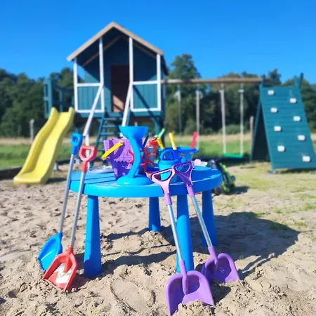 Lato Domki, 200 M Do Morza, Basen,parking Monitorowany,plac Zabaw Сasa de vacaciones Sarbinowo